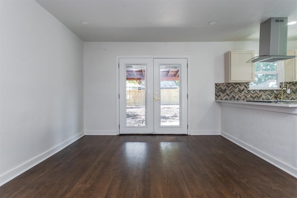 1219 Cloverdale Drive - Photo 2