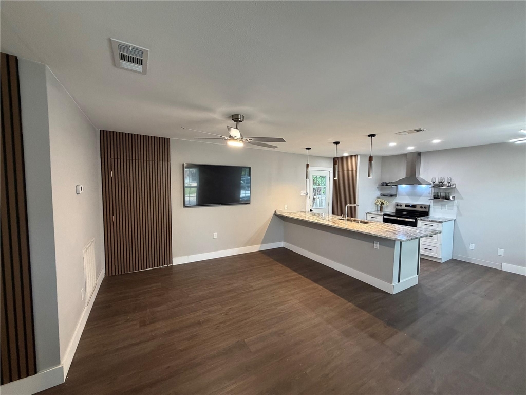 231 Elm Street - Photo 2