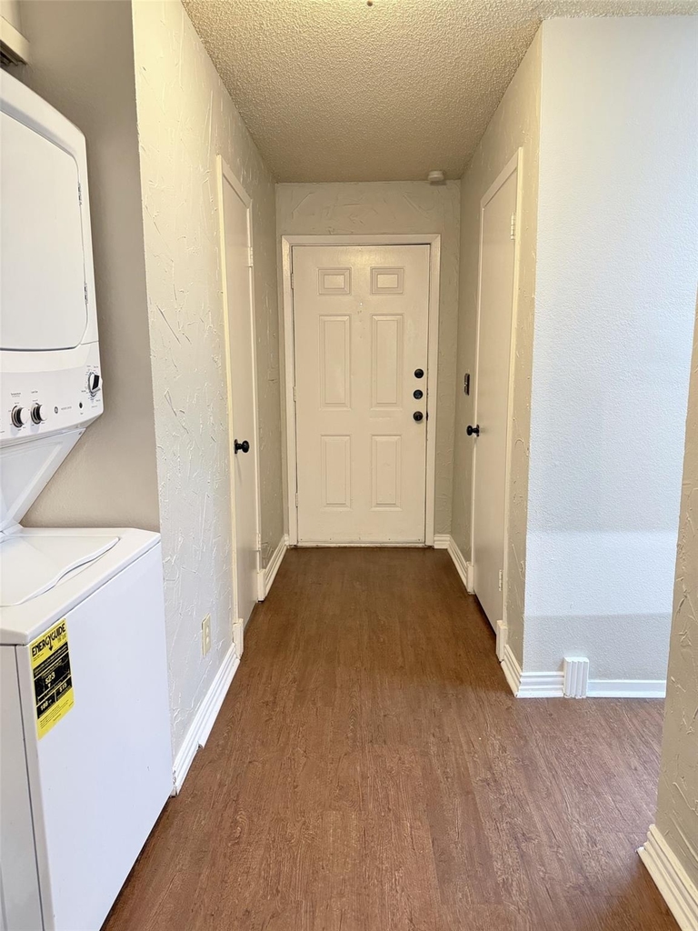 740 W Collins Street - Photo 2