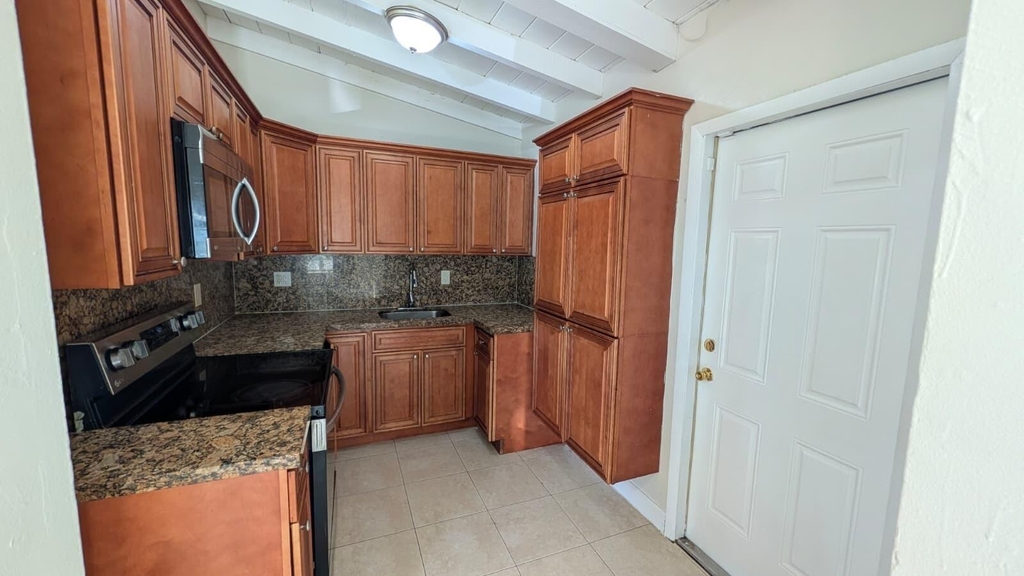 1553 Nw 15th Terrace - Photo 13