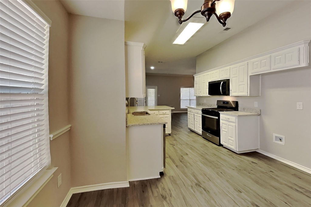 1121 Springwood Drive - Photo 5