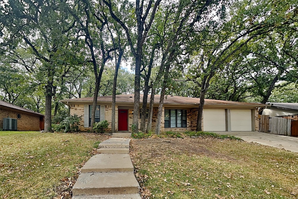 305 Bremen Drive - Photo 0