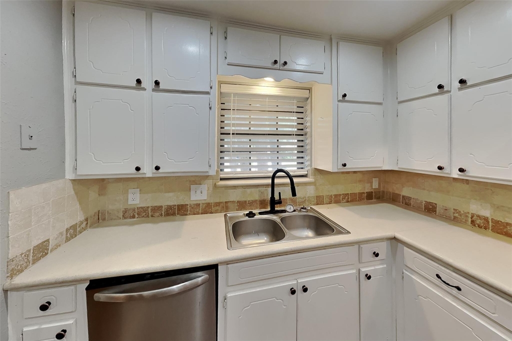 305 Bremen Drive - Photo 3