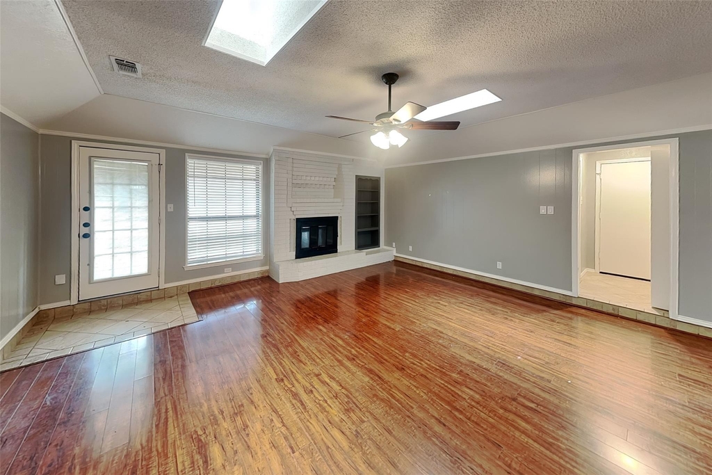 305 Bremen Drive - Photo 2