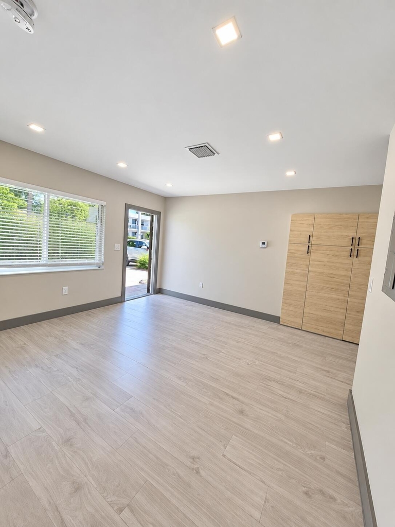 1623 Ne 3rd Avenue - Photo 6