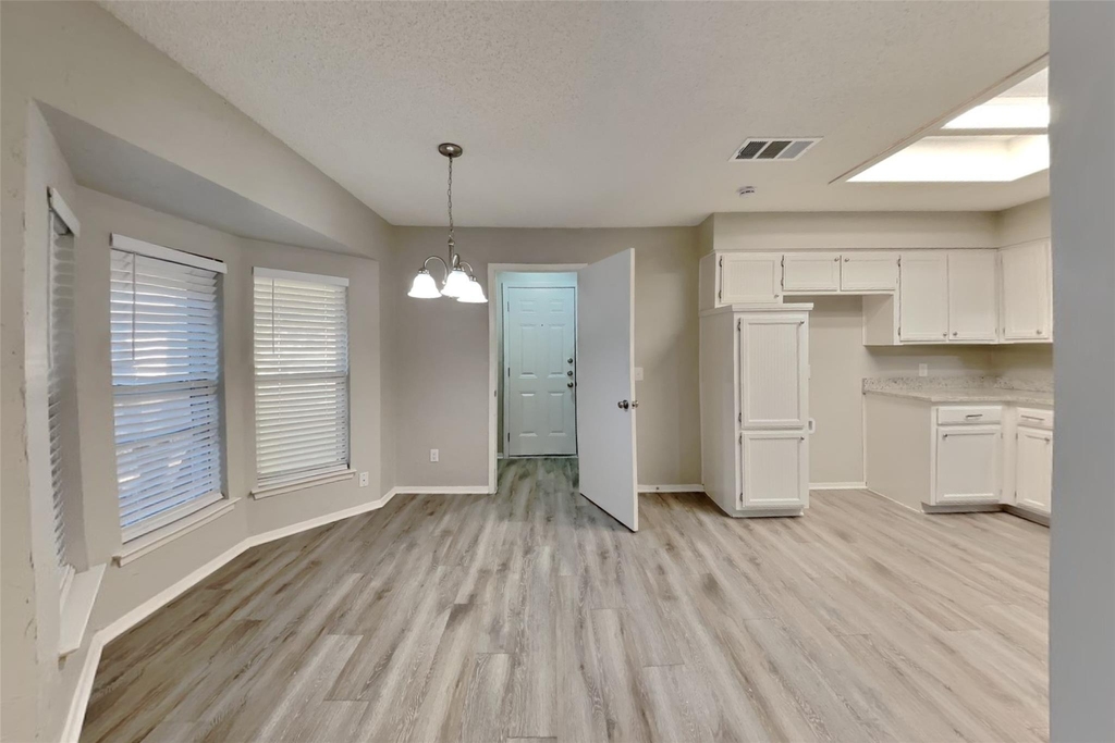 1506 Warwick Drive - Photo 4