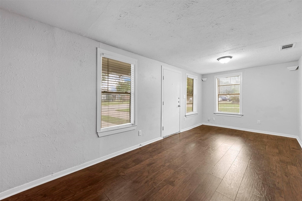 521 Ruth Street - Photo 3