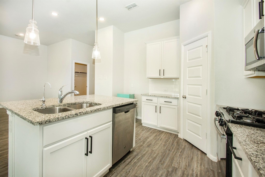 8840 Landergin Mesa Drive - Photo 7