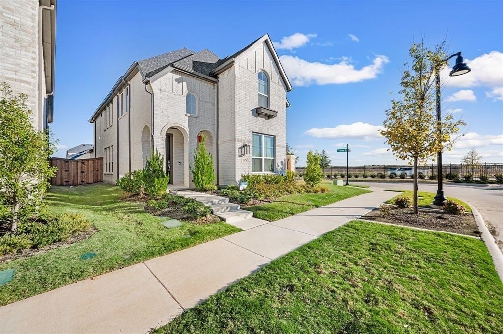 2856 Chester Drive - Photo 1