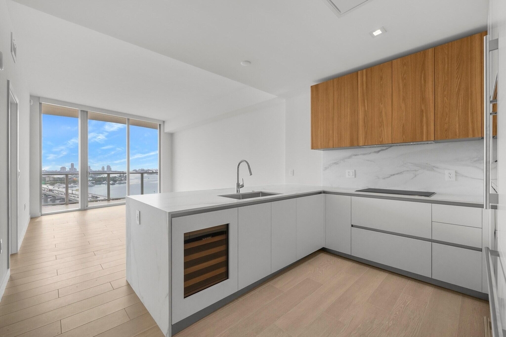 1400 Biscayne Boulevard - Photo 2