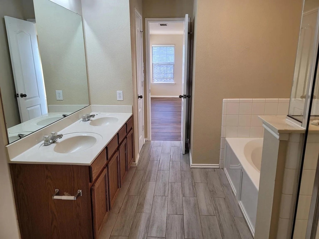 4706 Maritime Cove - Photo 9