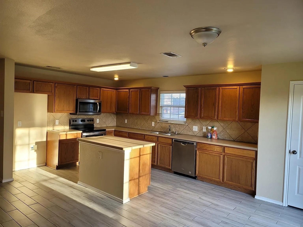 4706 Maritime Cove - Photo 1