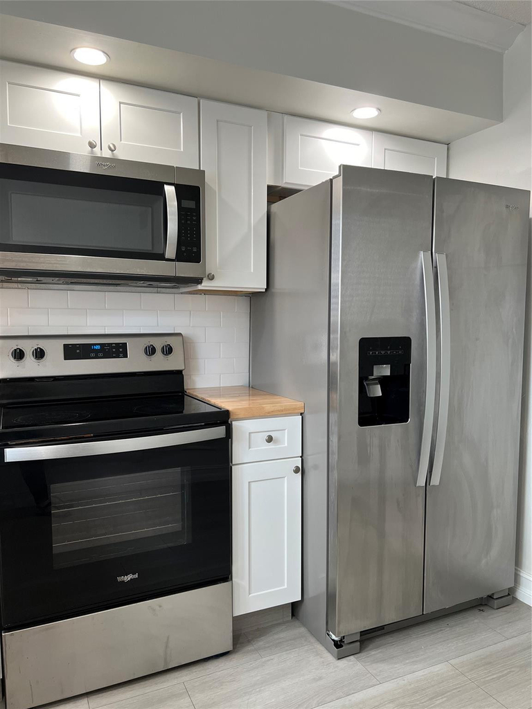 610 Ne 29th Drive - Photo 2