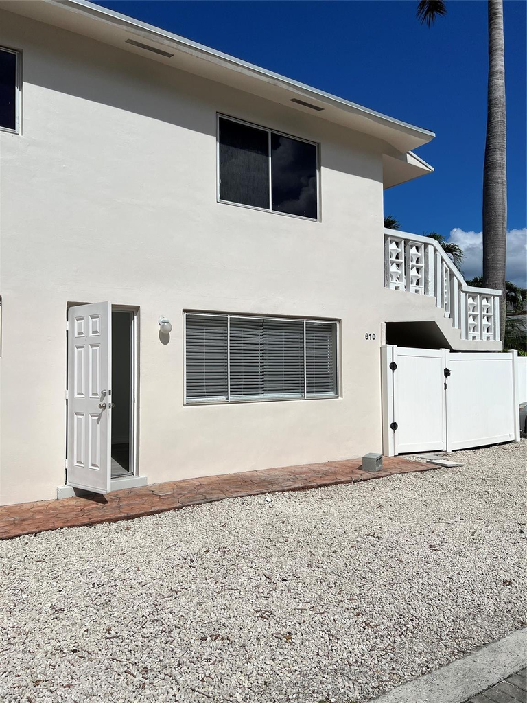 610 Ne 29th Drive - Photo 22