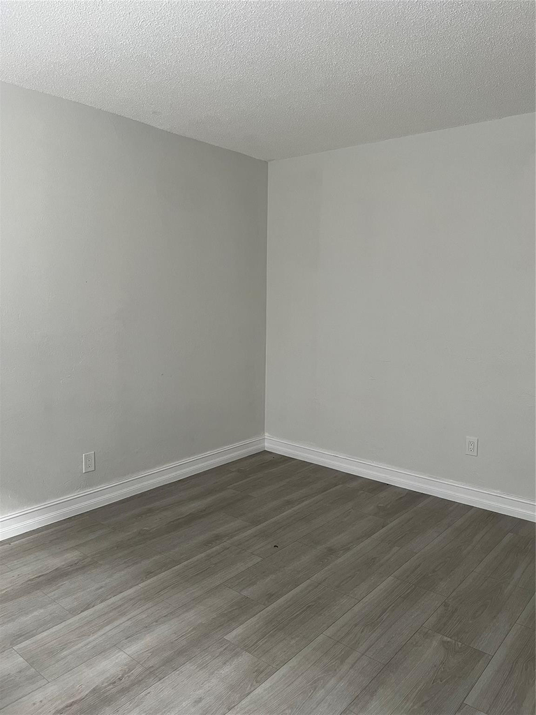 610 Ne 29th Drive - Photo 9