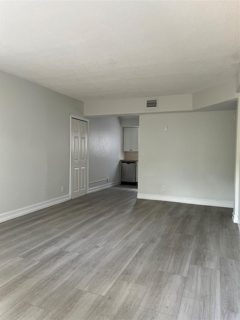 610 Ne 29th Drive - Photo 11