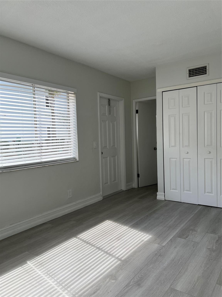 610 Ne 29th Drive - Photo 5