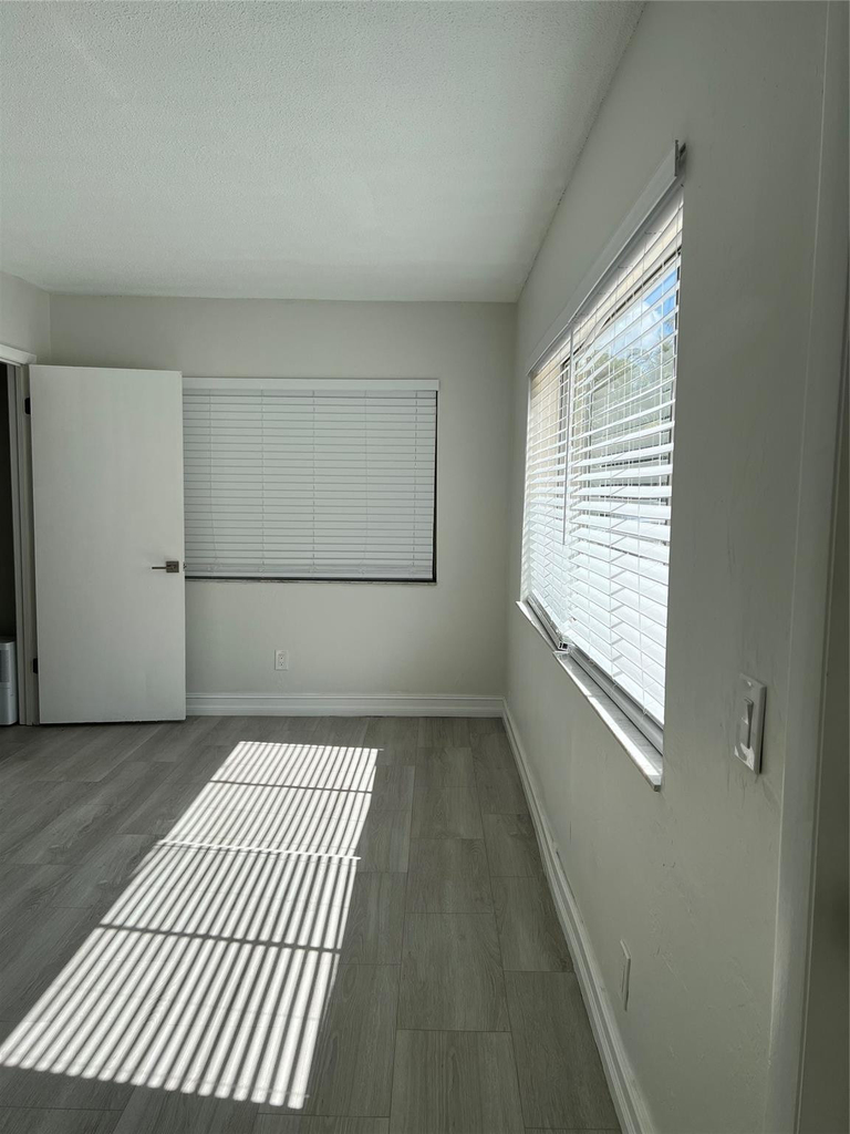 610 Ne 29th Drive - Photo 24