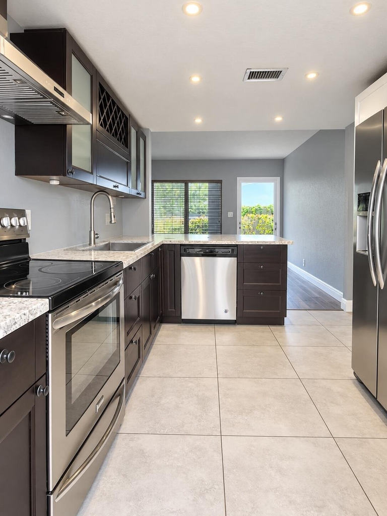 1028 Sw 15th Terrace - Photo 2