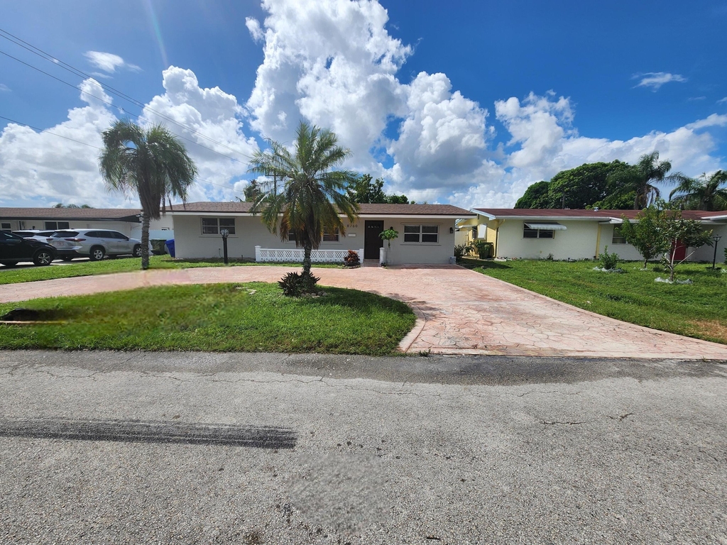 8760 Nw 14th Street - Photo 0