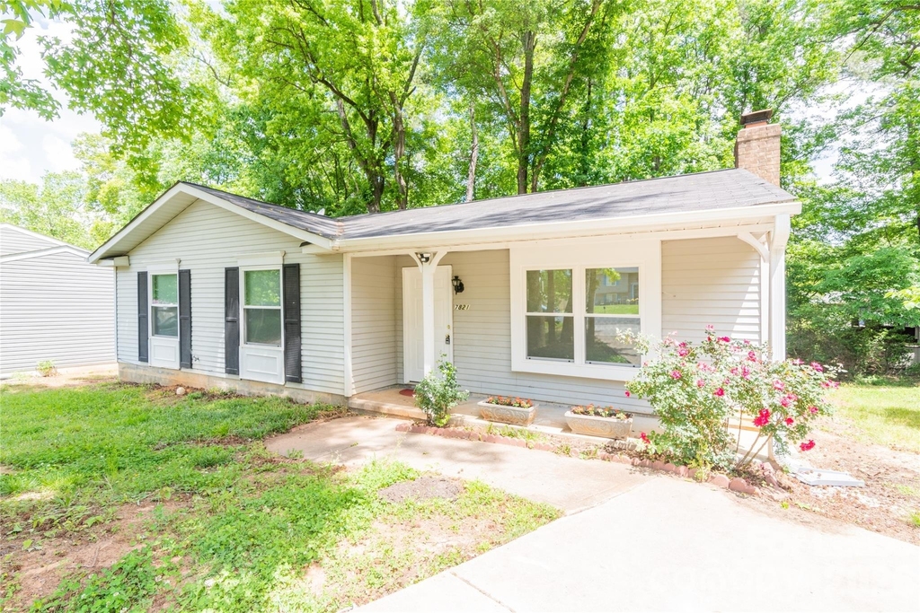 7821 Cloughy Circle - Photo 0