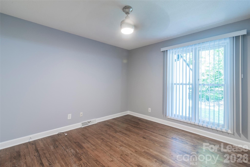 3331 Erskine Drive - Photo 5
