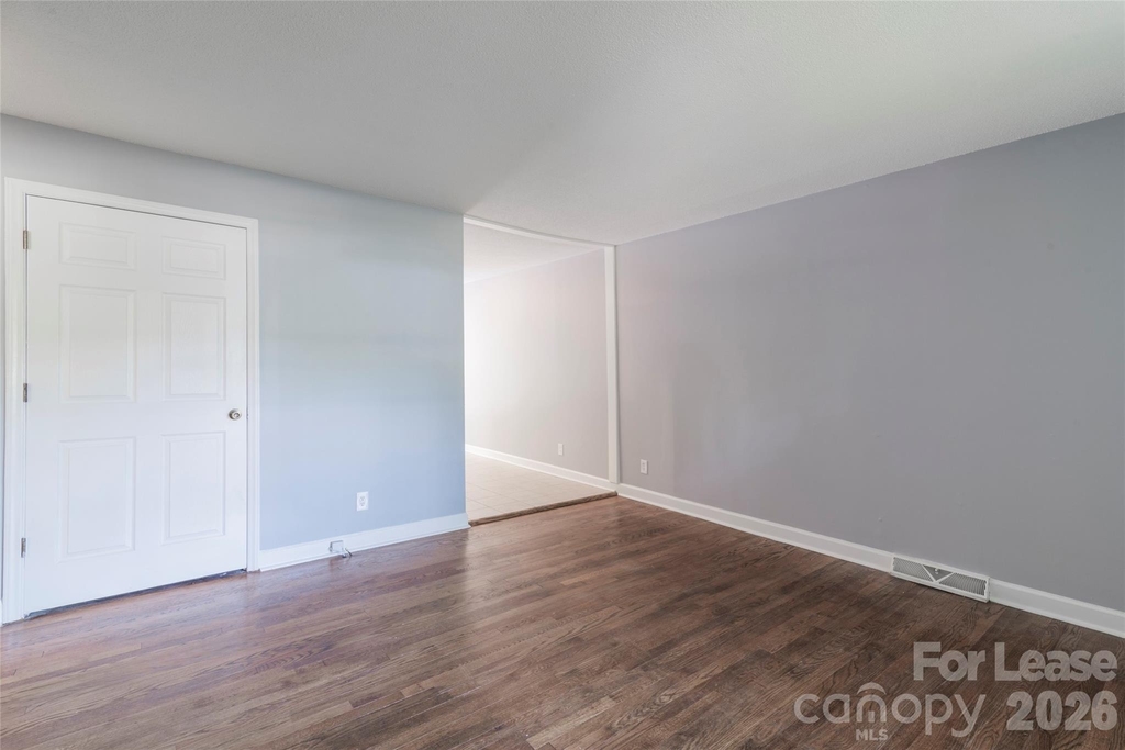 3331 Erskine Drive - Photo 3