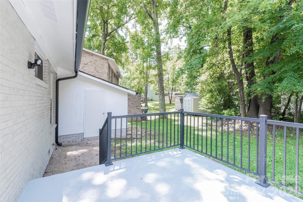 3331 Erskine Drive - Photo 18