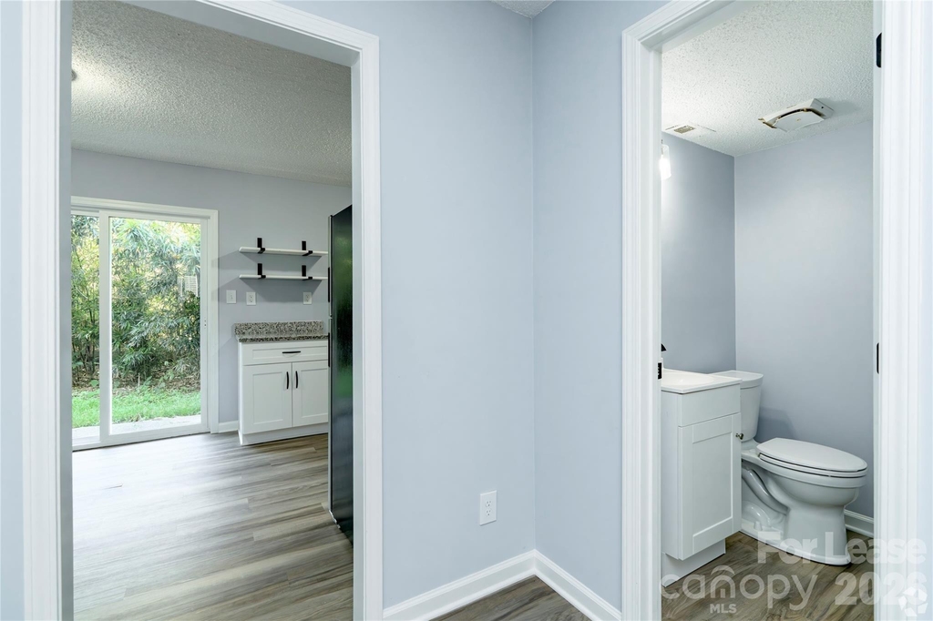 300 E Charlotte Avenue - Photo 5
