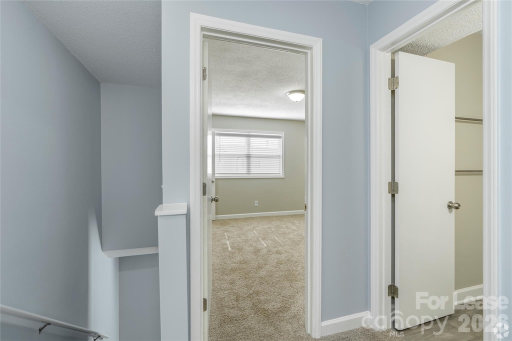 300 E Charlotte Avenue - Photo 4