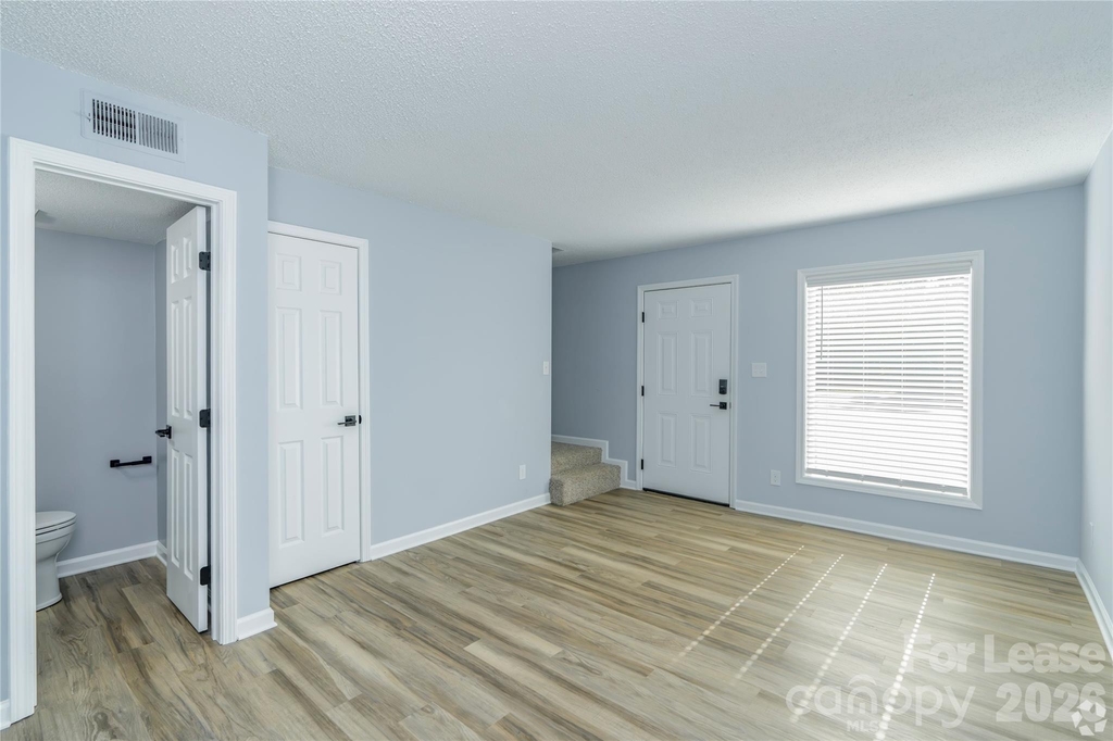300 E Charlotte Avenue - Photo 3