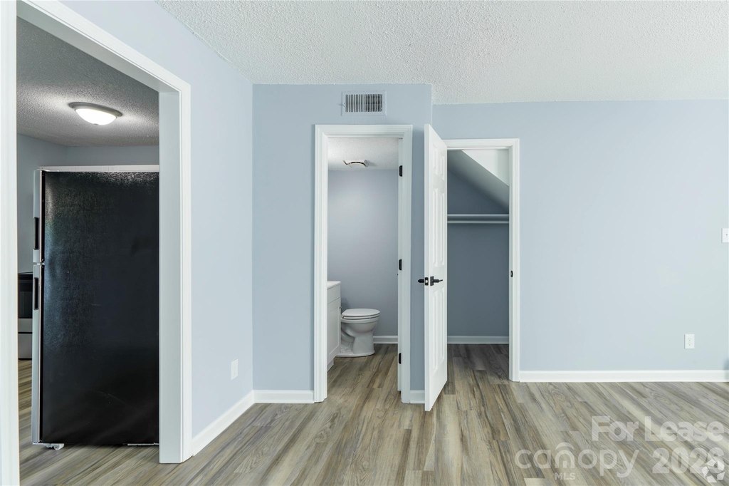 300 E Charlotte Avenue - Photo 8