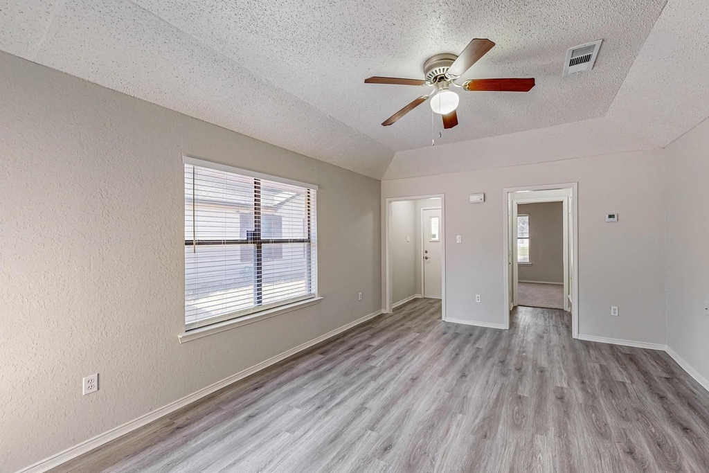 420 Lucille Street - Photo 2