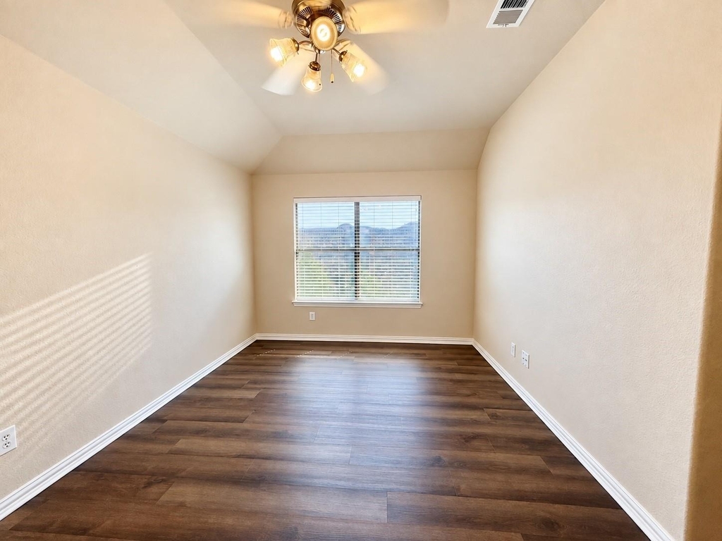 1572 Barksdale Drive - Photo 14