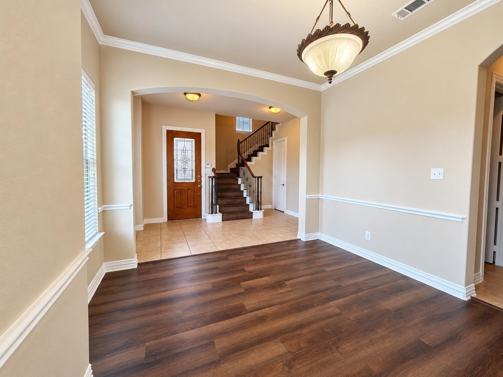 1572 Barksdale Drive - Photo 2