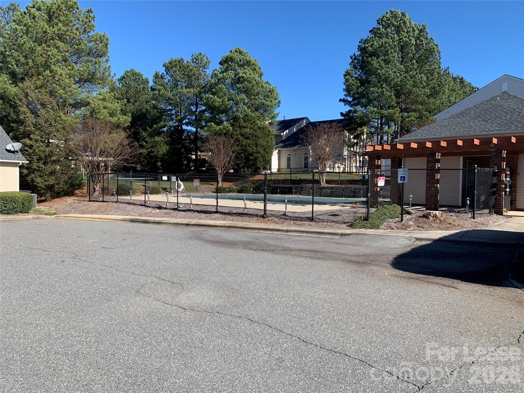 5307 Waverly Lynn Lane - Photo 10