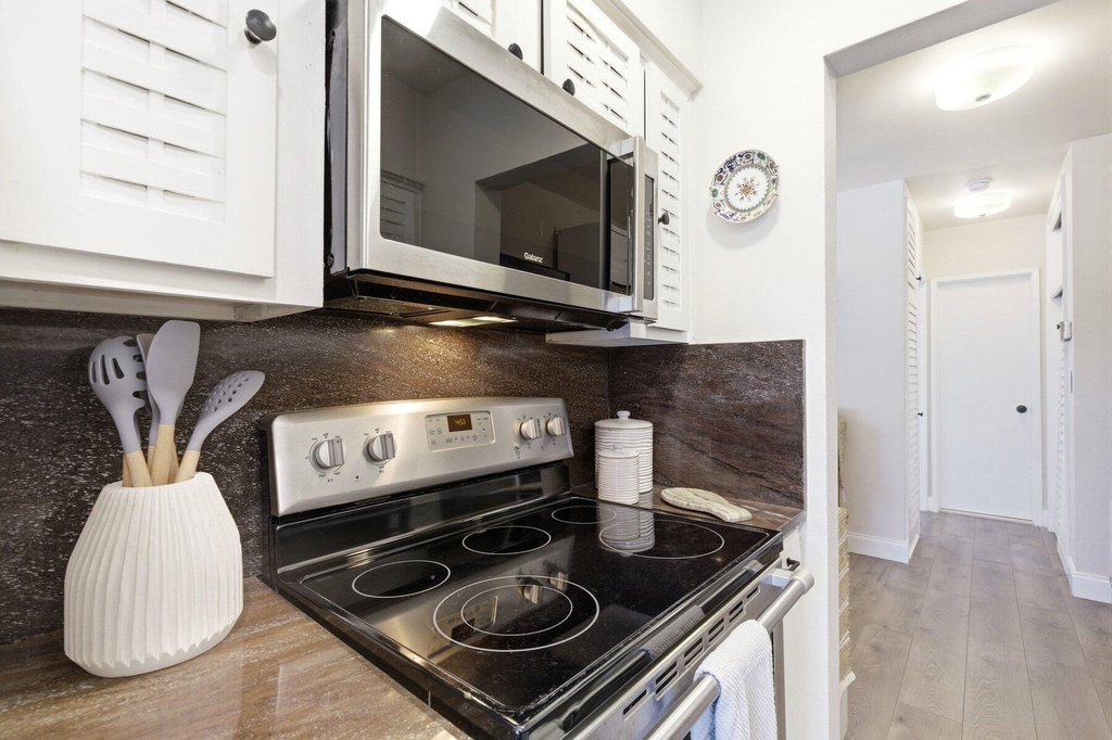 3232 Canal Drive - Photo 7