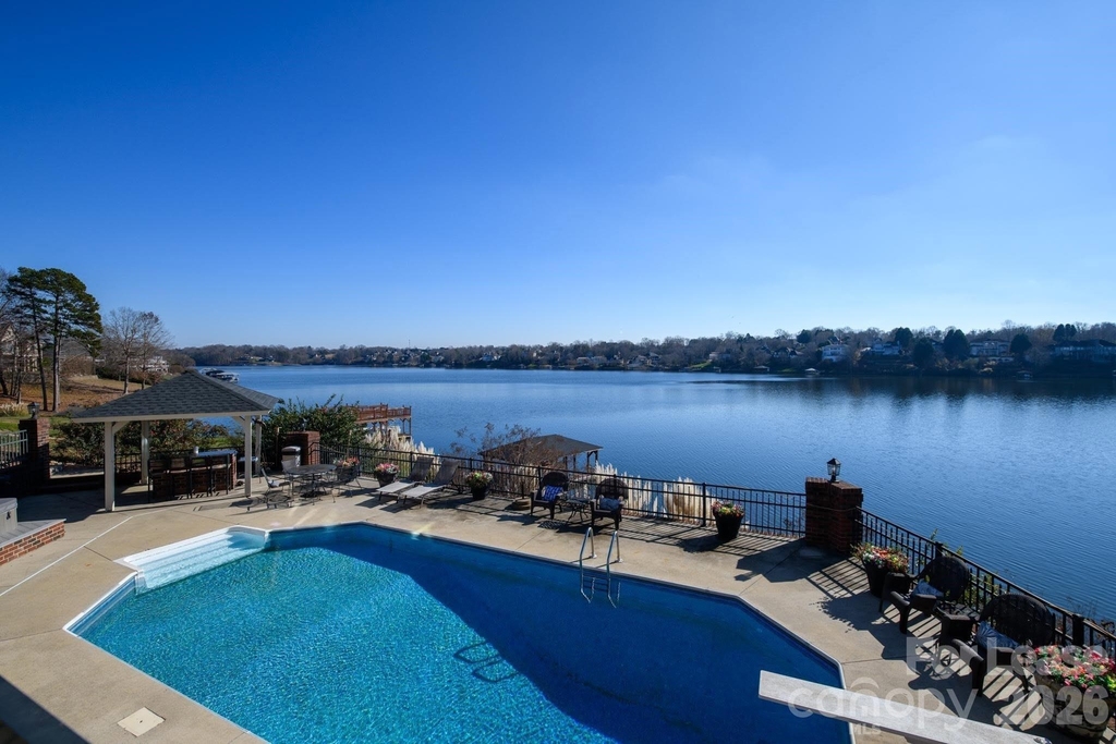 121 Pleasant Pointe Drive - Photo 10