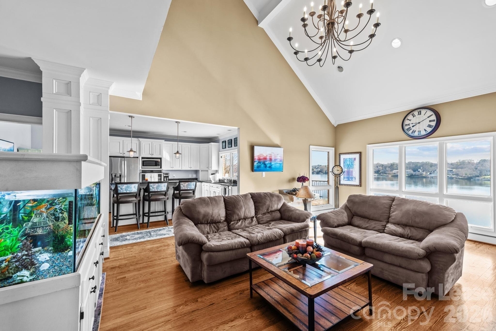 121 Pleasant Pointe Drive - Photo 5