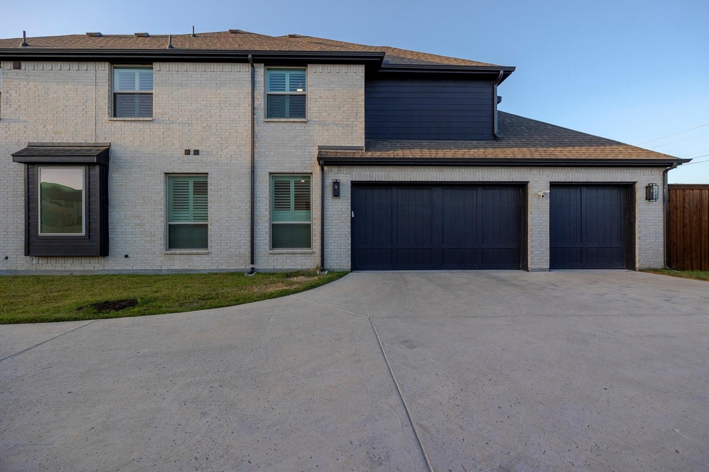 1670 Mcmaster Lane - Photo 3
