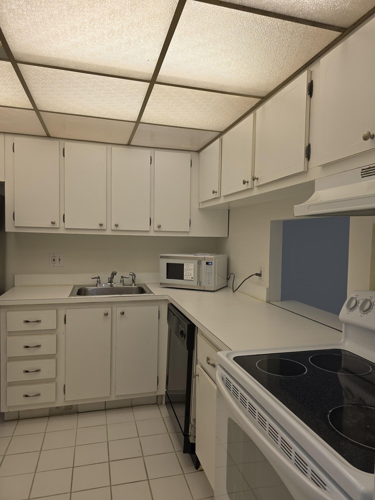 470 Executive Center Drive - Photo 6