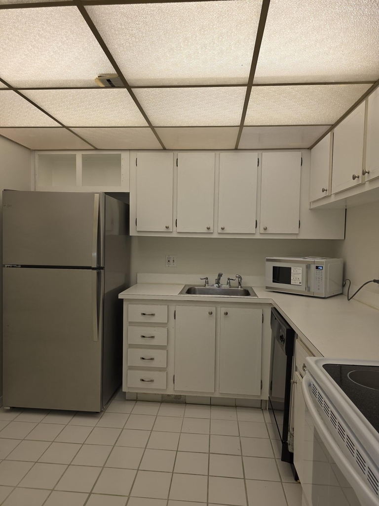 470 Executive Center Drive - Photo 5