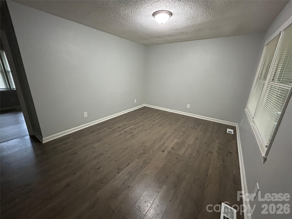 967 Canterbury Court - Photo 4