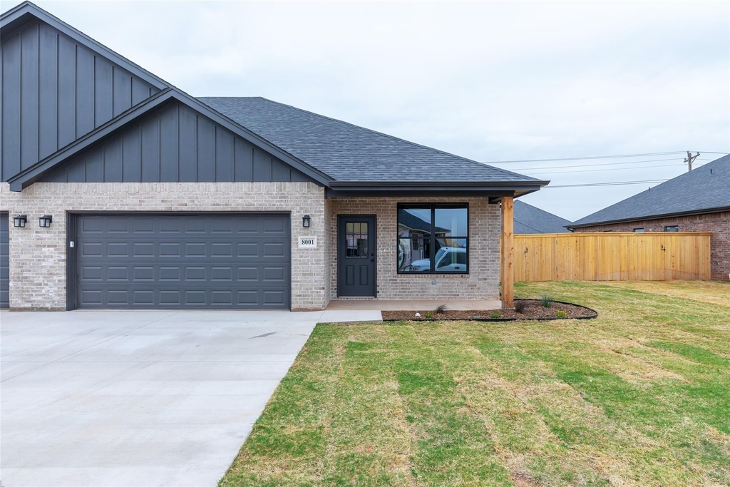 8001 Sawdust Trail - Photo 1