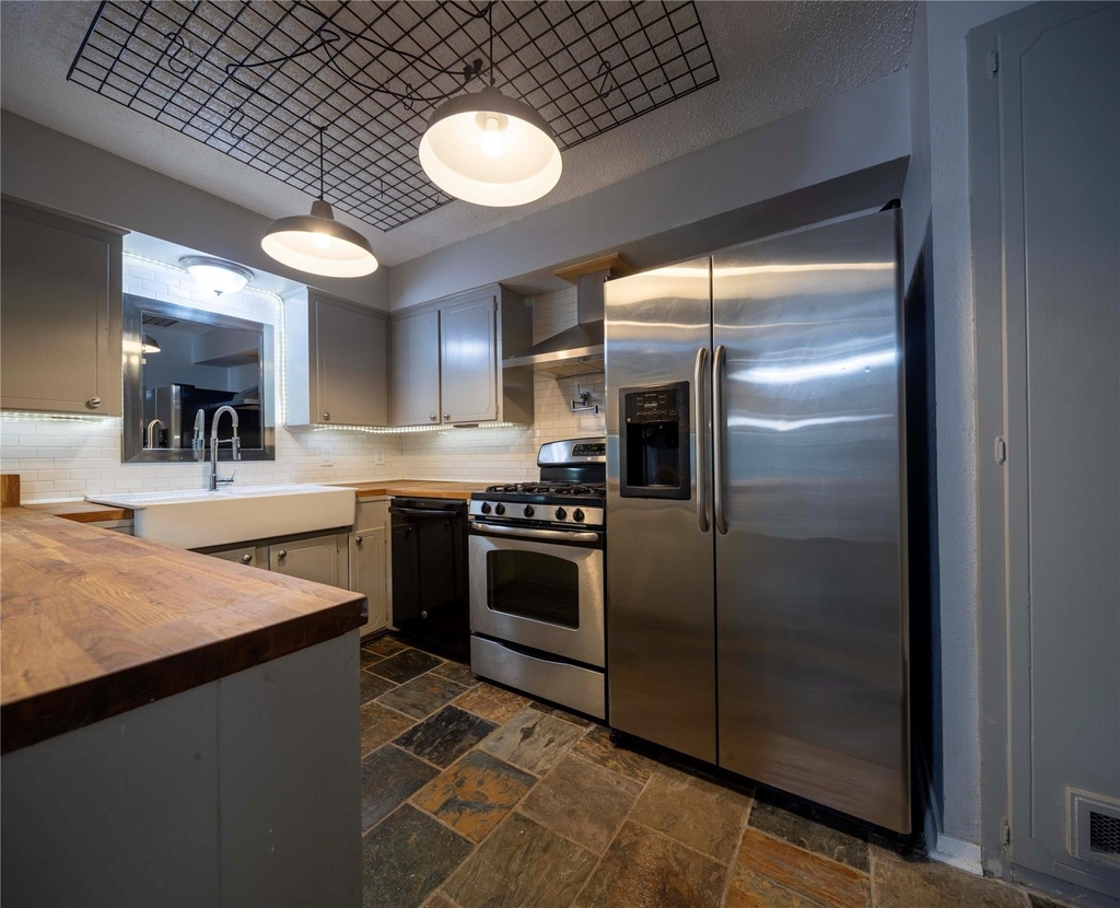1717 N Locust Street - Photo 4