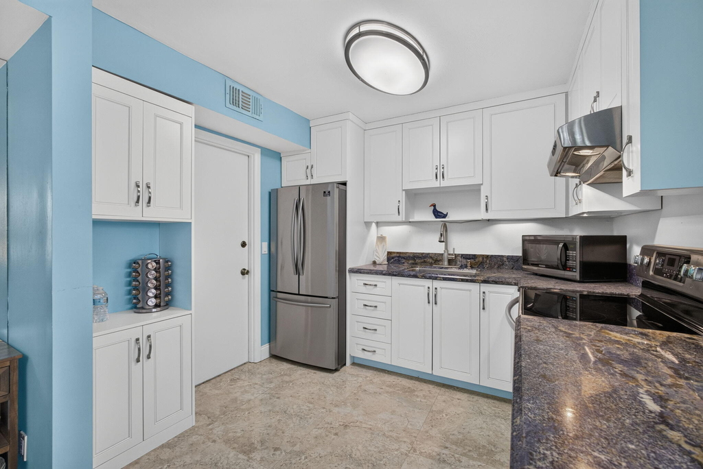 630 Ocean Drive - Photo 8