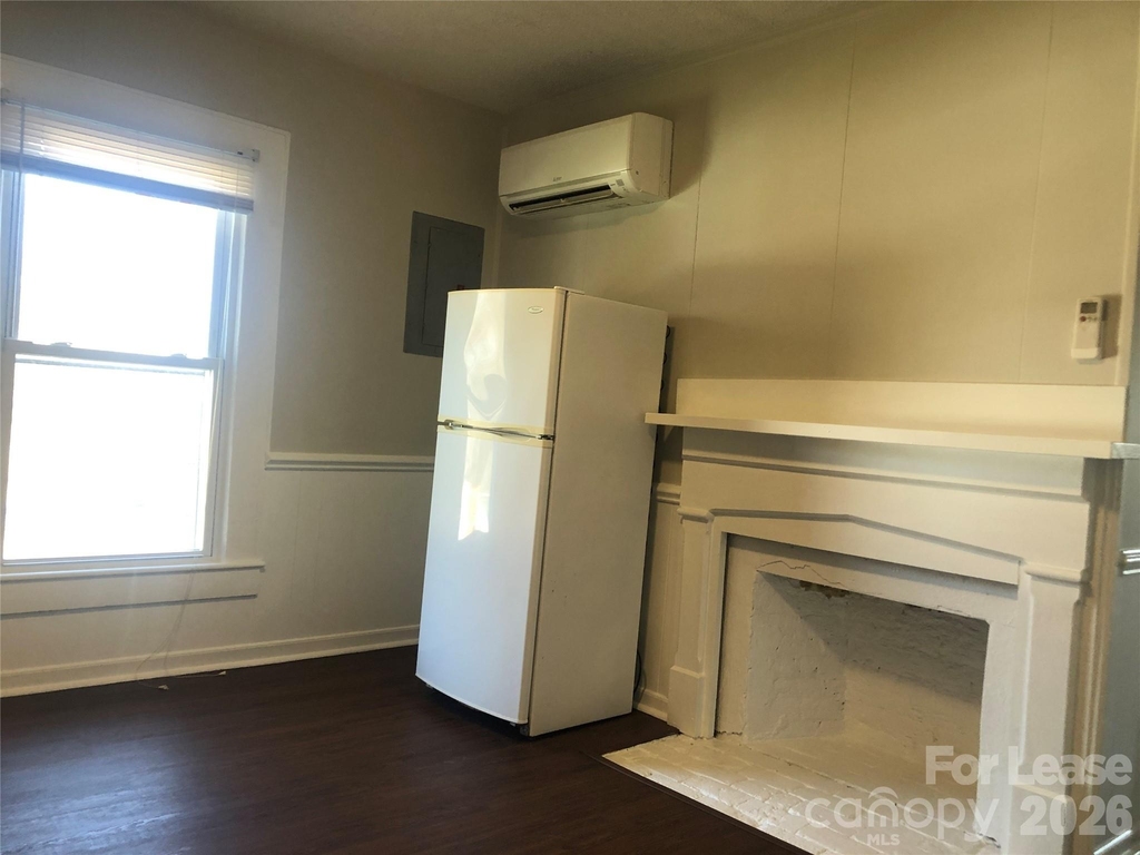 223 E Glendale Avenue - Photo 2