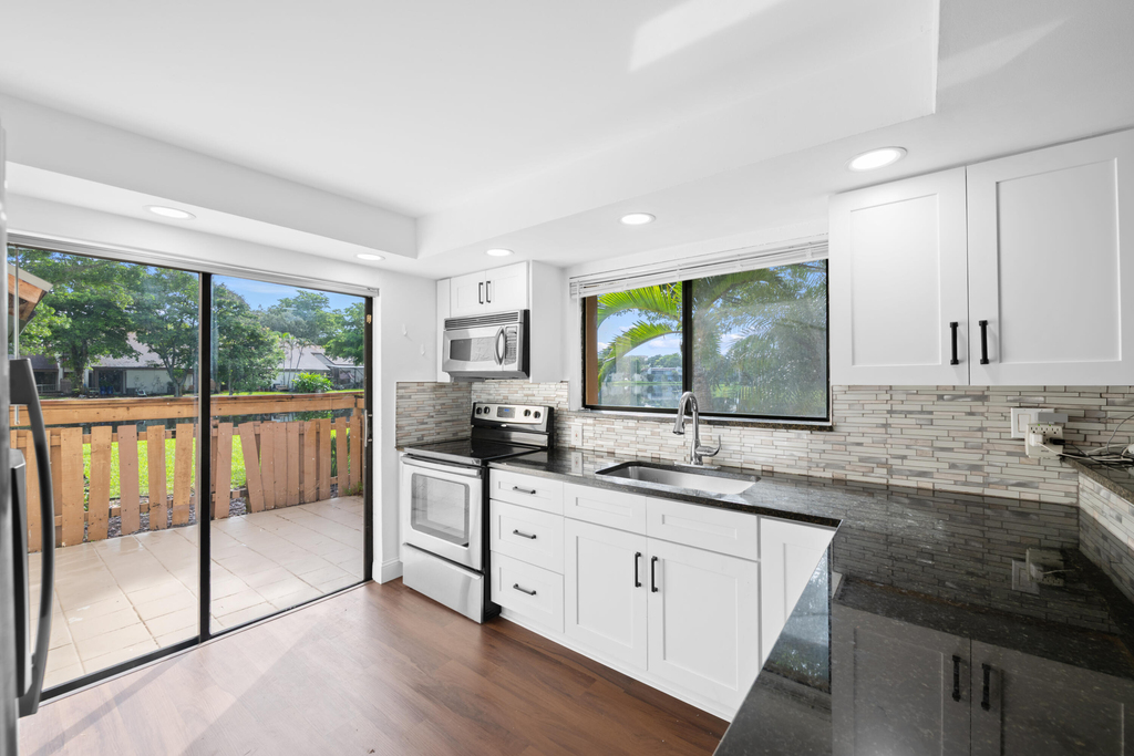 32 Wimbledon Lakes Drive - Photo 1