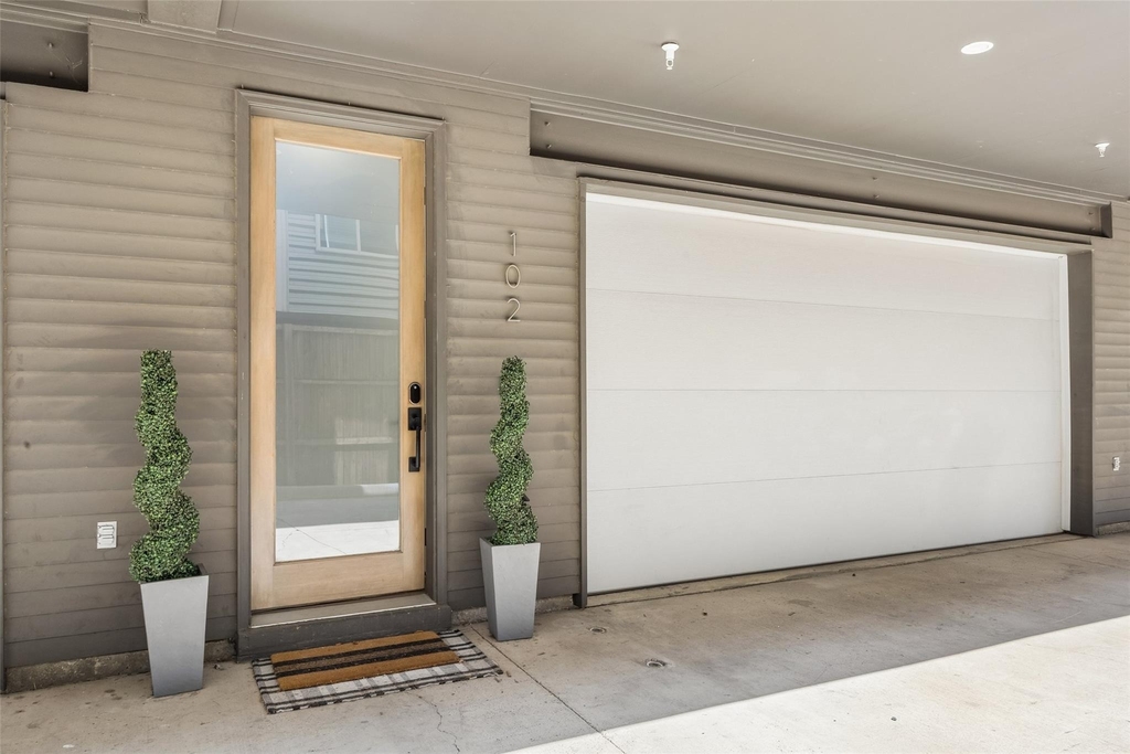 1865 Summit Avenue - Photo 1