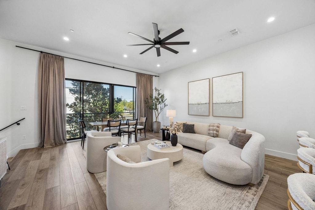 1865 Summit Avenue - Photo 3